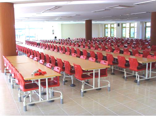 음성군 금왕읍 용천초등학교(교장 김현구)에 현대식 급식소가 준공되어 1,300여 어린이들이 쾌적한 환경속에서 학교급식 혜택을 받을 수 있게 되었다.