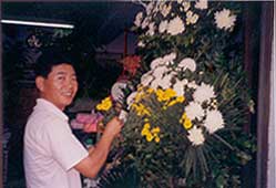 늘푸른 꽃집을 운영하는 권순갑씨