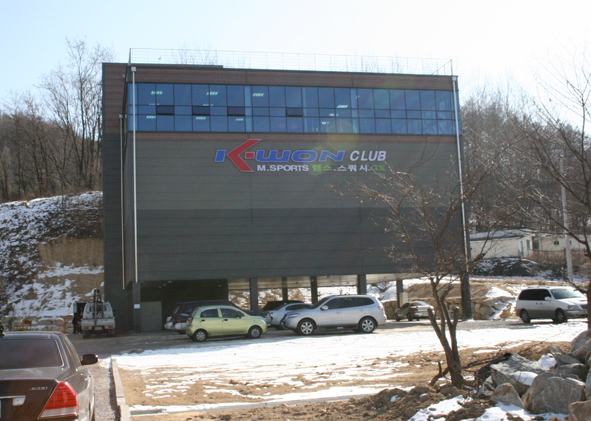 금왕 최대 규모의 스포츠 센터인 K-WON CLUB.