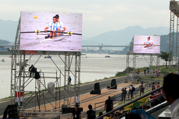 2013충주조정선수권대회장에 설치한 대형 전광판 모습.