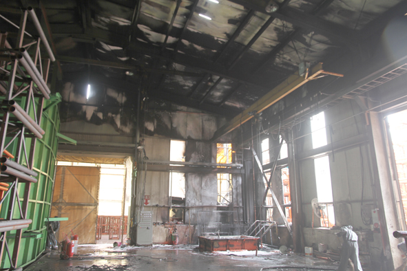 ▲화재 진압후 C산업 공장 내부 모습.