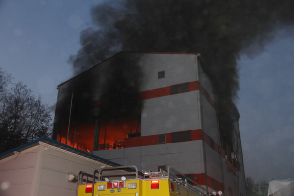지난 17일 오후 5시40분쯤 충북 음성군 삼성면의 한 플라스틱 원료 생산 공장에서 화재가 발생했다.