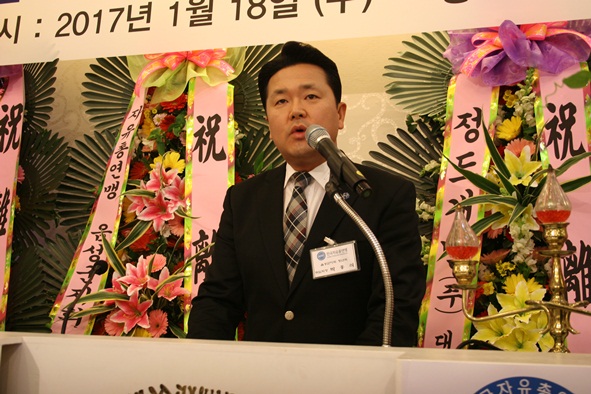 제12대 청년회장에 취임하는 박흥식 회장의 취임사.