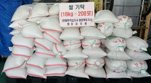 차주원 전충북적십자회장이 음성읍 기탁한 쌀 모습.