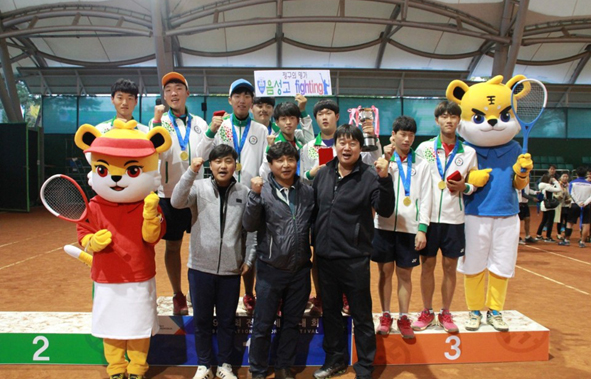 음성고 정구부가 98회 전국제천에서 남자 고등부 단체전에서 우승을 차지했다.