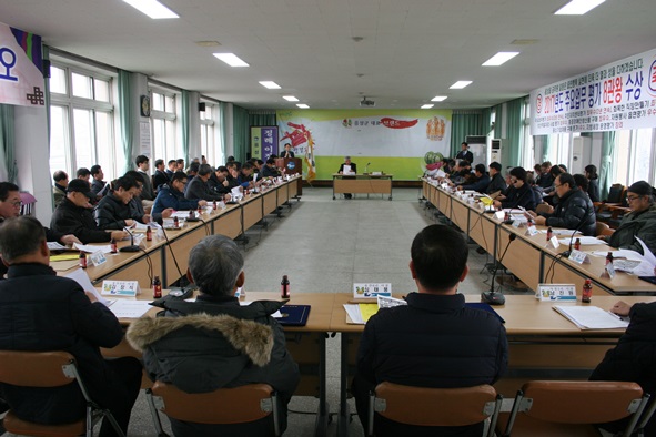음성군 음성읍(읍장 김중기)은 18일 읍사무소 회의실에서 무술년 새해 첫 음성읍 이장협의회 총회를 마을 이장 총 46명 중 41명이 참여한 가운데 개최했다.