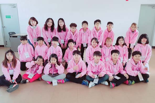 2018 행복공감청소년캠프에 참여한 금왕청소년문화의집 이용 청소년들 모습.