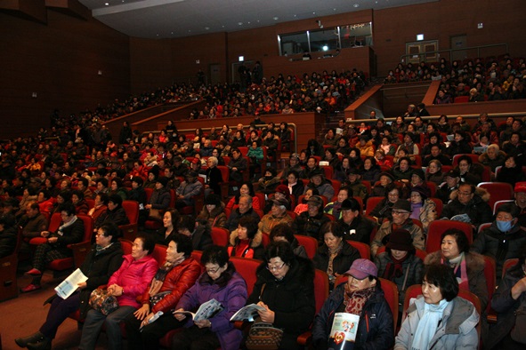 음성신협 가족 등 1천여 명이 참석한 가운데 32차 정기총회가 성황리에 열렸다.