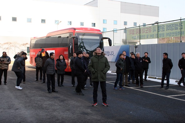 지난 13일 음성읍 기관사회단체협의회 회원, 주민들이 한국서부발전(주) 평택발전본부 중유발전소와 LNG발전소를 방문했다.
