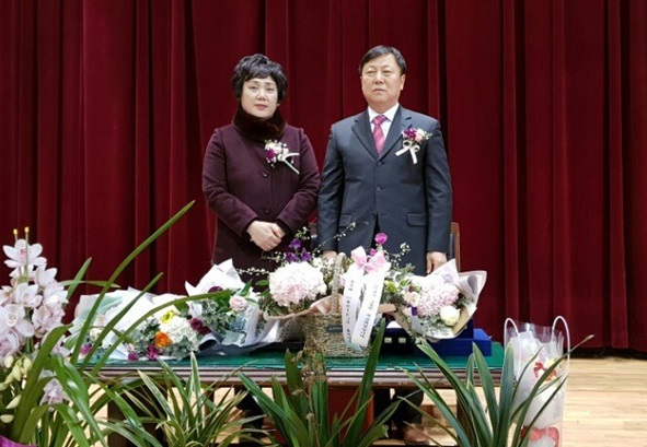 여운태 수석선생님과 부인의 모습.