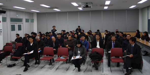 ▲충북혁신도시 행정구역 효율화 방안 토론회에 참석한 주민들 모습.
