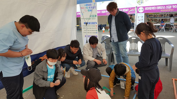 삼성초 교사와 학생들이 '제3회 대한민국 어린이 놀이한마당'에 참가한 모습.