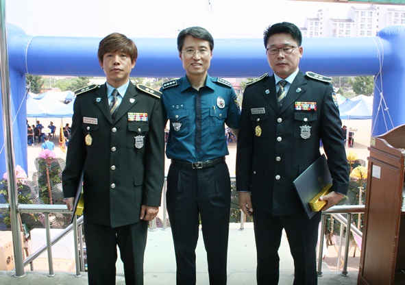 김기영 음성경찰서장이 대신해 지방경찰청장 표창을 조현우 맹동대장, 노금식 금왕대장에게 수상했다.