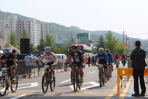 제2회 음성군수배 다올찬 전국산악자전거 대회 모습.