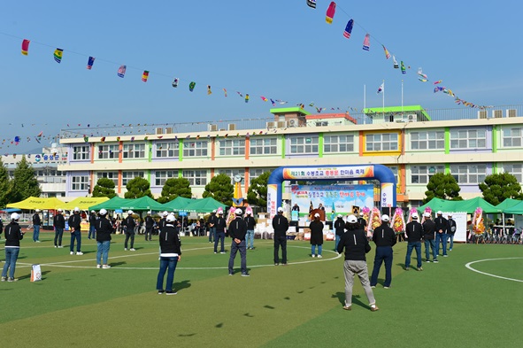 개교 107주년 기념 제21회 수봉초등학교 총동문 한마음 축제가 14일 모교 운동장에서 성황리에 개최됐다.