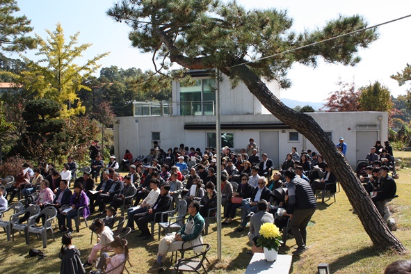 코이하우스 가을 음악회에 참석한 관람객들 모습.