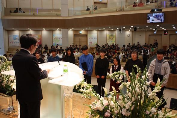 ▲2019 부활절연합예배 장학금 전달식 모습.