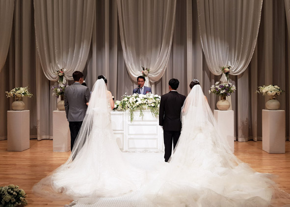 한국동서발전 지원으로 진행된 다문화가정 합동결혼식 모습.
