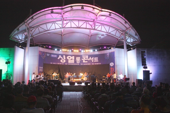 제10회 싱얼롱콘서트 공연 모습.
