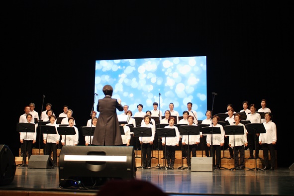 ▲가을음악여행 음성군합창단 공연 모습.