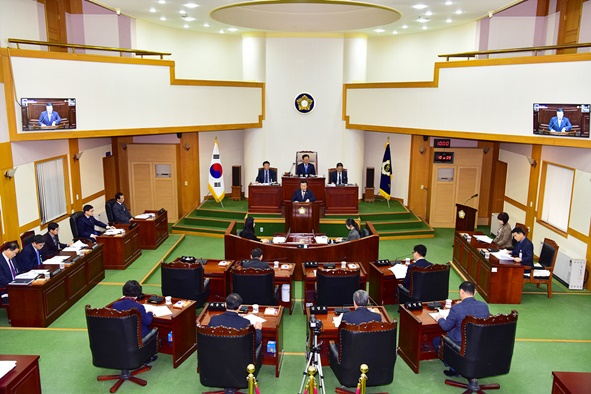 음성군의회(의장 조천희)는 20일(월) 의회 본회의장에서 제319회 임시회를 갖고 2020년도 첫 의정활동에 돌입했다.