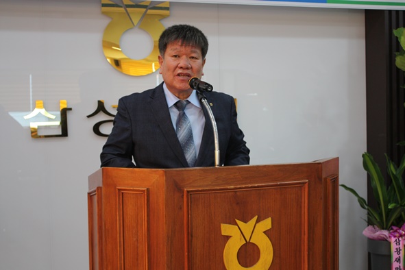 정의철 삼성농협 조합장이 대회사를 하고 있다.