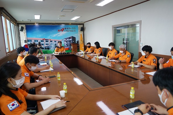 음성소방서(서장 강택호)는 17일, 2층 회의실에서 직원 간 소통과 화합 증진을 위한 2020년 두드림 정기회의를 개최했다.