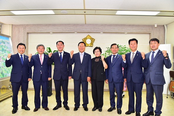 제8대 음성군의회 의원들 모습.