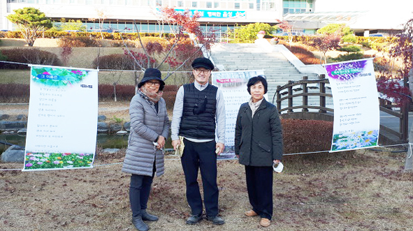 사진 왼쪽부터 김순덕, 김진수, 이현수 시인.