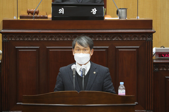 충북도의회 본회의에서 5분발언을 하고 있는 이상정 도의원.