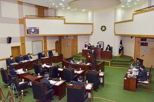 음성군의회(의장 최용락)는 18일(목) 의회 본회의장에서 제332회 임시회를 개회했다.