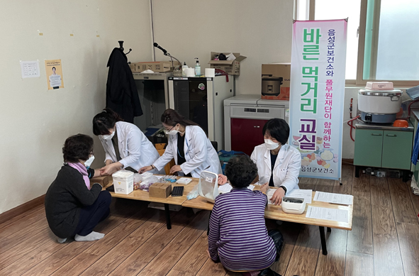 2월 24일 소이 봉전리 마을 회관에서 바른 먹거리 교육이 진행되고 있다.