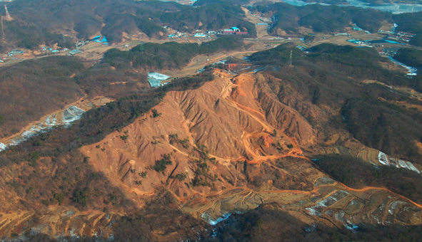 충북 오창 방사광가속기 부지조성하는 모습.