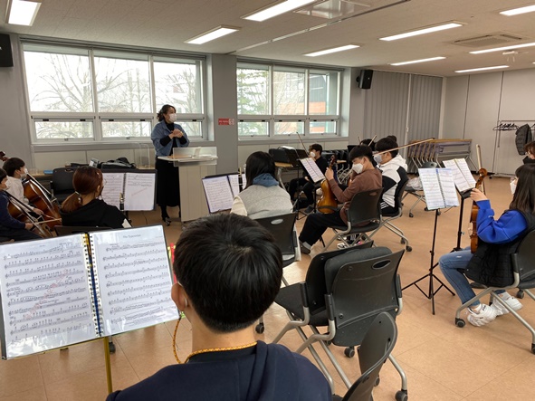 음성오케스트라(단장 장에스더)가 지난 3월 21일 15개월 만에 금왕 청소년 문화의집에서 감격의 합주연습을 재개했다.