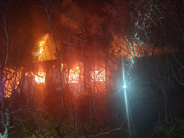 음성읍 삼생리 주택에서 화재가 발생한 모습.