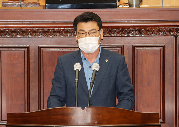 김기창 도의회 건설환경소방위원장이 정부를 향해 ‘K-바이오 랩허브 구축안’을 건의하고 있다.
