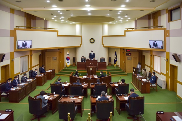▲음성군의회 본회의장 회의 모습.