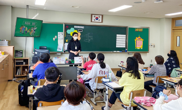 동성초등학교 아동권리 교육 모습.
