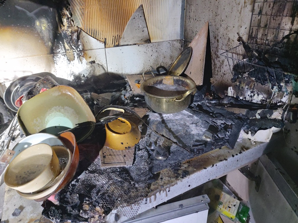 삼성 덕정리 다세대주택 화재 진압후 주방 모습.