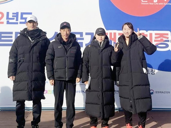 충북체육회는 2022 소프트테니스(정구) 국가대표 선발전에서 음성군청(남자)과 옥천군청(여자)실업팀이 각각 2년 연속 태극마크를 달게 됐다고 7일 밝혔다.