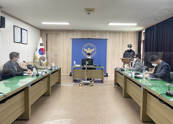음성경찰서(서장 이규하)는 지난 15일 경찰서 2층 소회의실에서 2022년 제1회 경미범죄심사위원회를 개최했다.