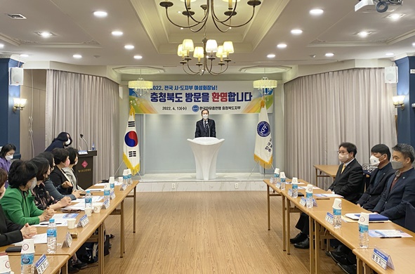 한국자유총연맹 음성군지회(회장 최병칠)는 지난 13일(수) 오전 11시, ‘2022년 한국자유총연맹 전국여성협의회 월례회의’를 영빈관에서 개최했다고 14일 밝혔다.