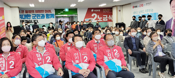 ▲노금식 도의원 예비후보 사무소 개소식에 참석한 주민들 모습.