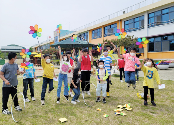 원남초 다모임 행사에 참가하고 있는 원남초 어린이들 모습.