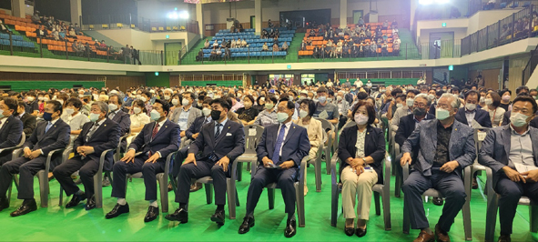 ▲조병옥 음성군수 취임식에 참석한 음성군의원들 모습.