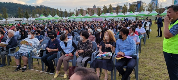 ▲금왕주민총회에 참석한 주민들 모습.