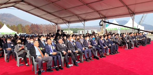 ▲음성천연가스발전소 기공식에 참석한 내빈과 주민들 모습.