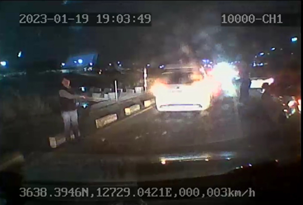 19일 오후 6시 57분경 청주 무심천 하상도로에서 교통사고 발생 처리 모습.