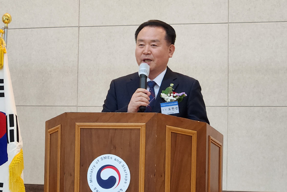 충북여제융합회 총회에서 축사를 하고 있는 오한선 충북중소기업회장.