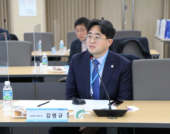 김명규 충북경제부지사가 충북혁신도시 기관장 회의에 참석해 현안을 청취하고 있다.